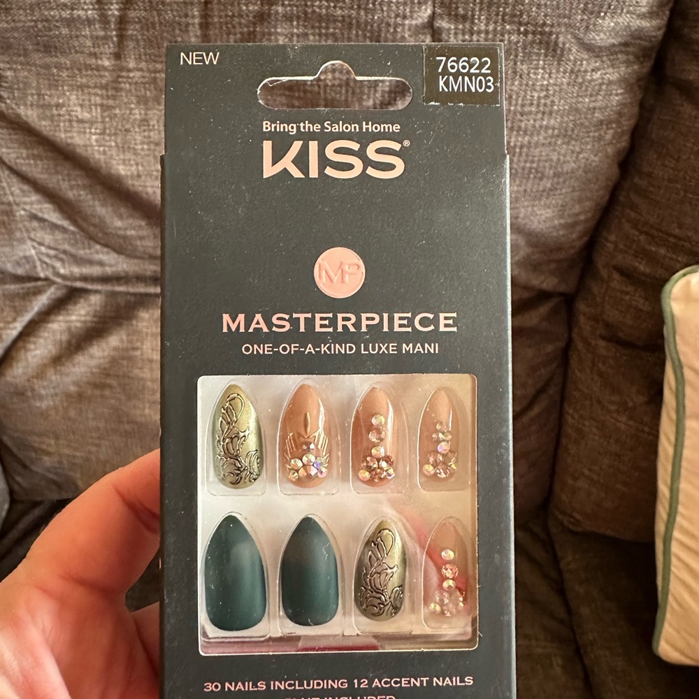Kiss Masterpiece Nails - Picture 5 of 7